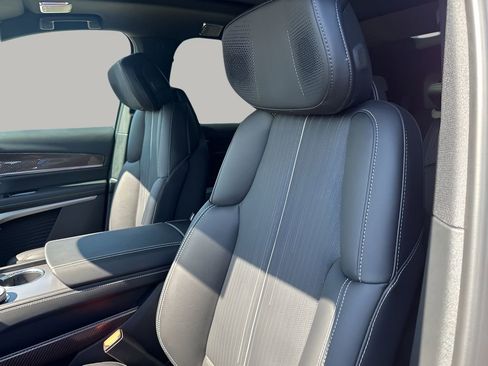 New 2026 Cadillac Vistiq Luxury image 24