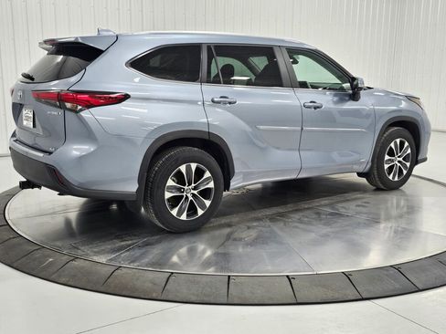 Used 2023 Toyota Highlander XLE image 37