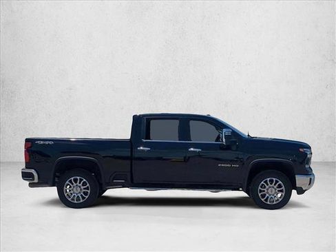 Used 2025 Chevrolet Silverado 2500 LTZ AWD/4WD image 4