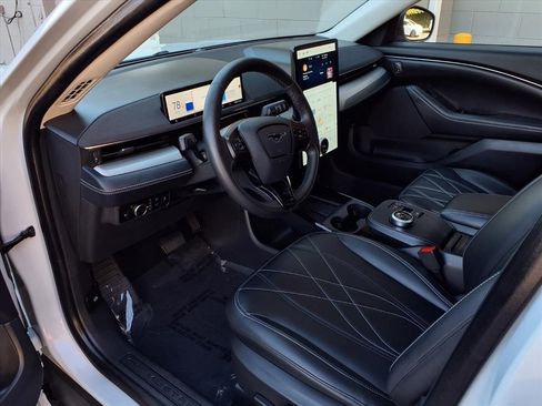 Used 2023 Ford Mustang Mach-E Select image 15