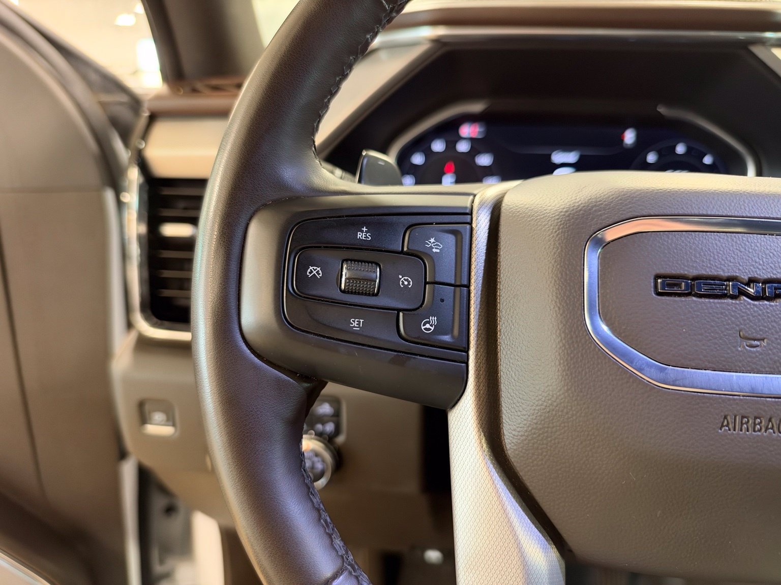 Used 2024 GMC Sierra 1500 Denali AWD/4WD image 19