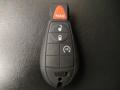 Used 2018 Jeep Cherokee Latitude w/ Altitude Package image 32