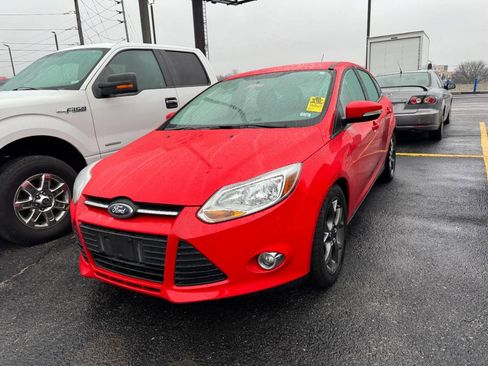 Used 2014 Ford Focus SE w/ Equipment Group 201A image 2