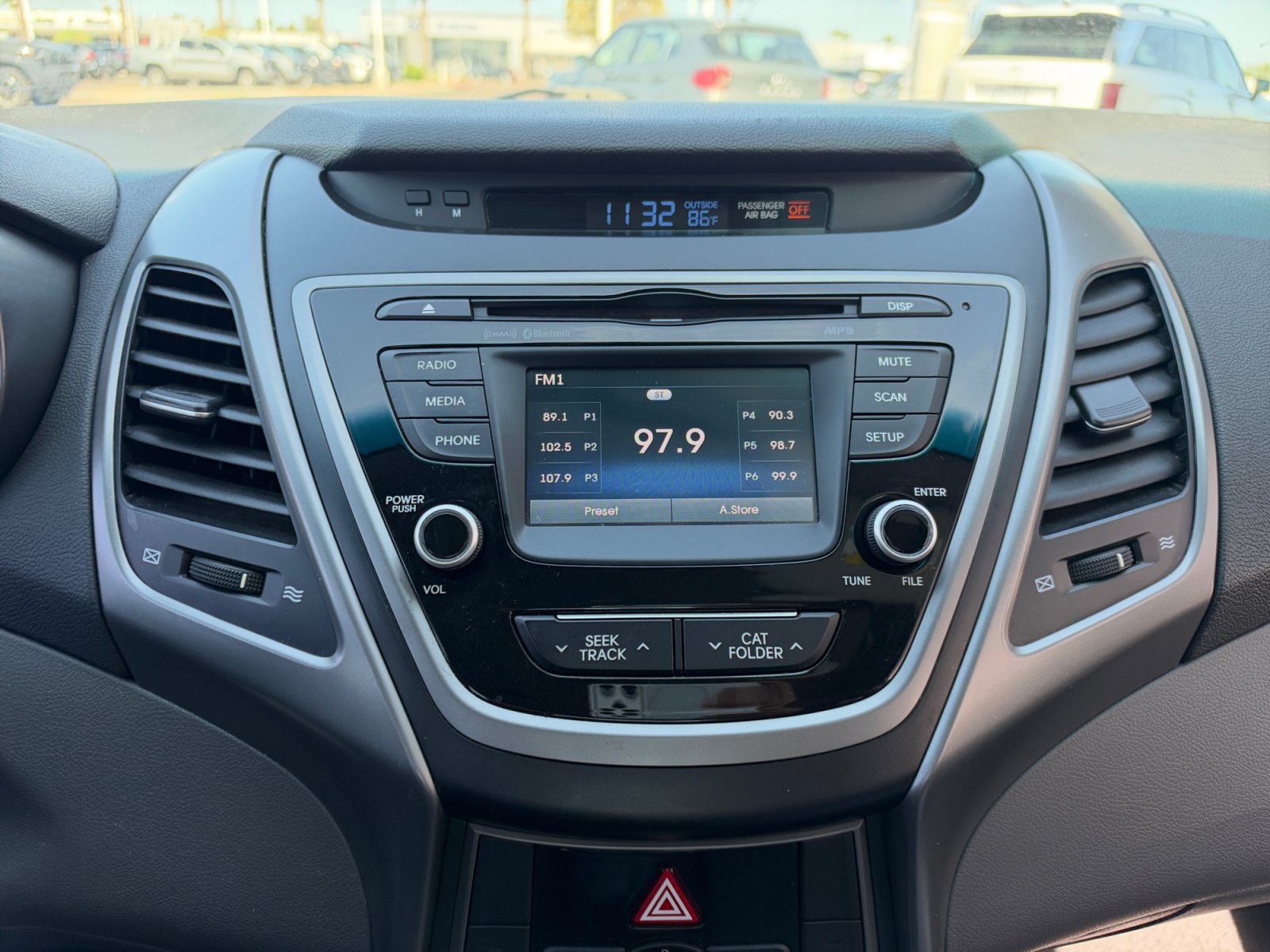 Used 2015 Hyundai Elantra SE w/ Option Group 02 FWD image 12