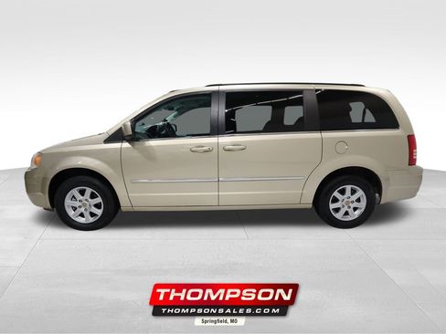 Used 2010 Chrysler Town & Country Touring image 1