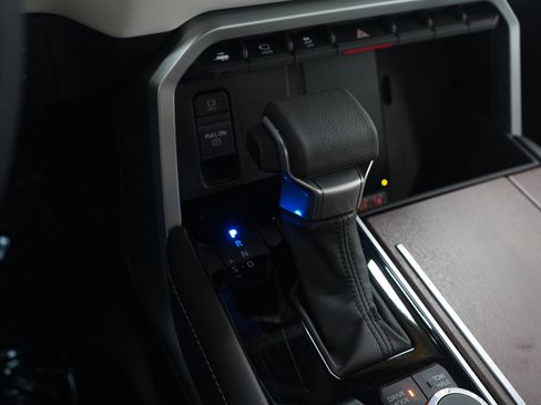 Used 2025 Toyota Sequoia Capstone image 27