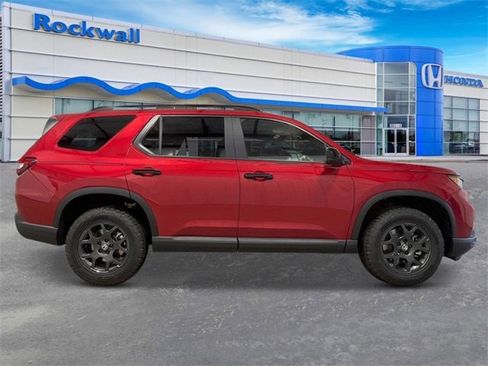 New 2025 Honda Pilot TrailSport image 9