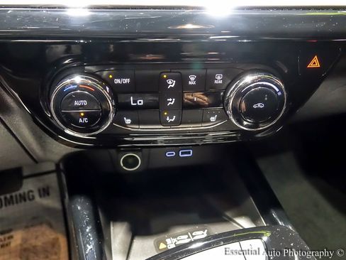 Certified 2025 Chevrolet Trax RS w/ Sunroof Package image 25