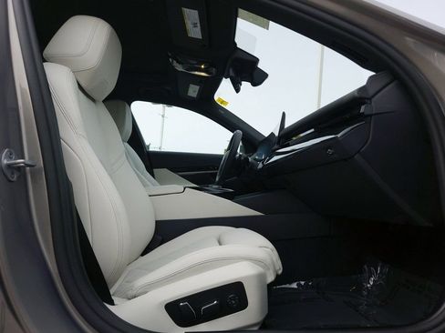 Certified 2025 BMW 530i image 21