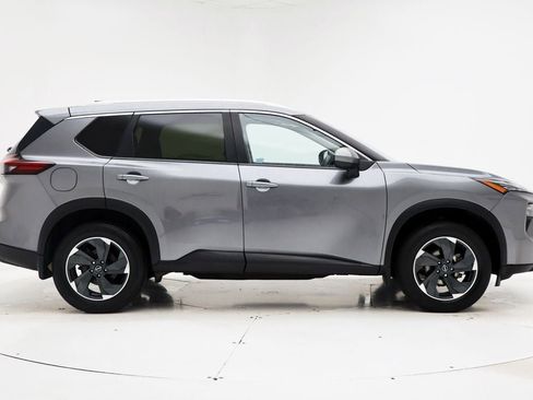Used 2024 Nissan Rogue SV w/ SV Premium Package AWD/4WD image 3