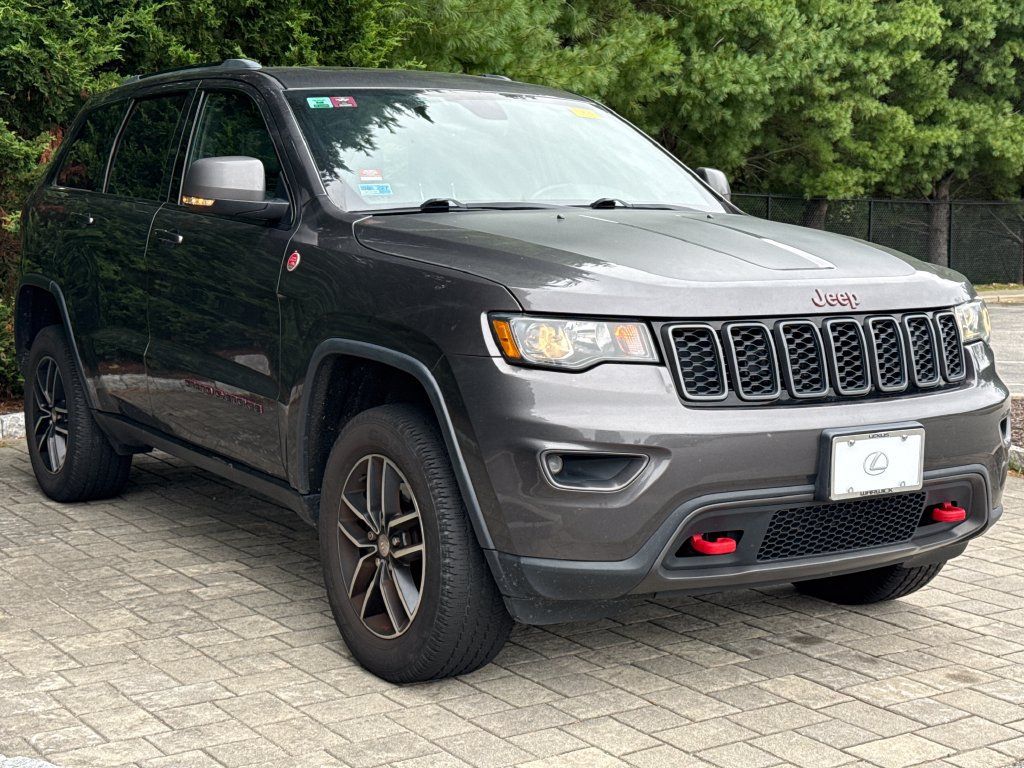 Used 2018 Jeep Grand Cherokee Trailhawk AWD/4WD image 3