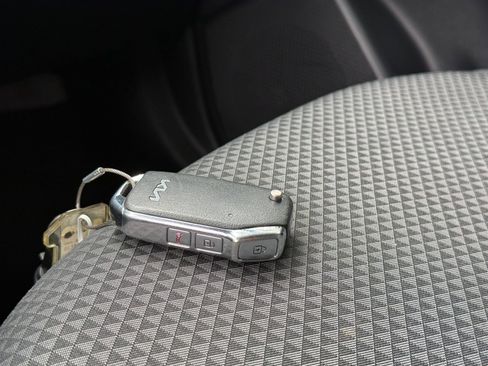 Used 2025 Kia Soul LX w/ LX Technology Package FWD image 21