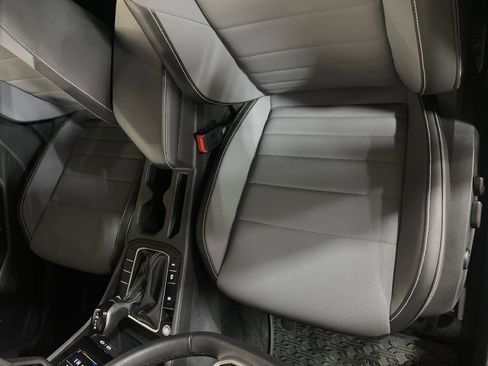 Used 2025 Volkswagen Jetta SE image 15