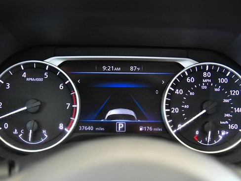 Used 2025 Nissan Sentra SV FWD image 25