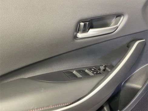 Used 2025 Toyota Corolla SE image 28