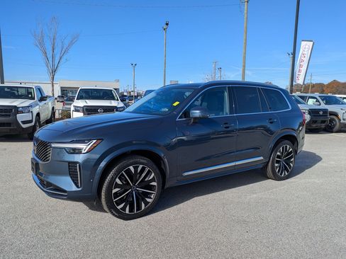 Used 2025 Volvo XC90 B6 Plus image 8