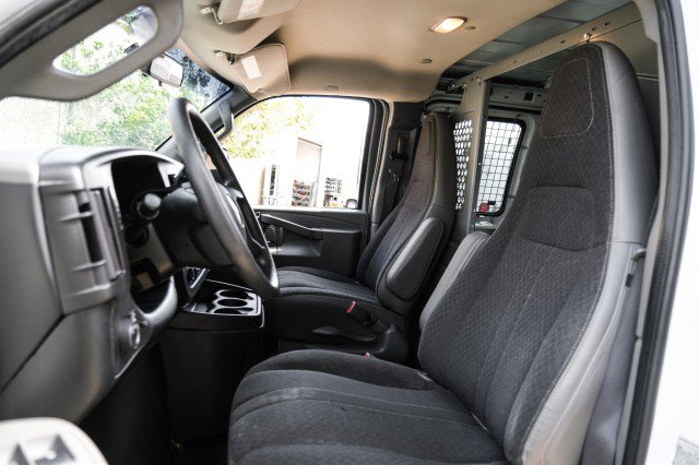 Used 2018 Chevrolet Express 2500 w/ Driver Convenience Package RWD image 21