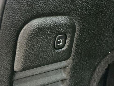 Used 2014 Jeep Grand Cherokee Overland w/ Advanced Technology Group AWD/4WD image 32