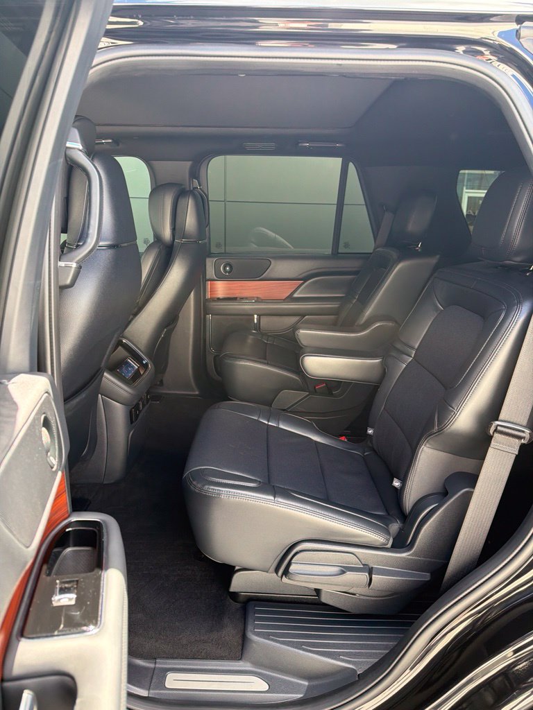 Used 2024 Lincoln Navigator Reserve AWD/4WD image 8