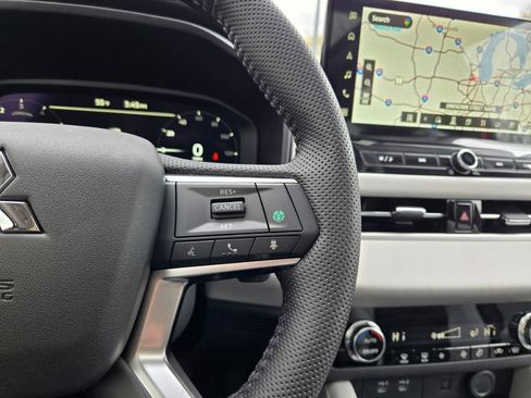 New 2025 Mitsubishi Outlander SE image 30
