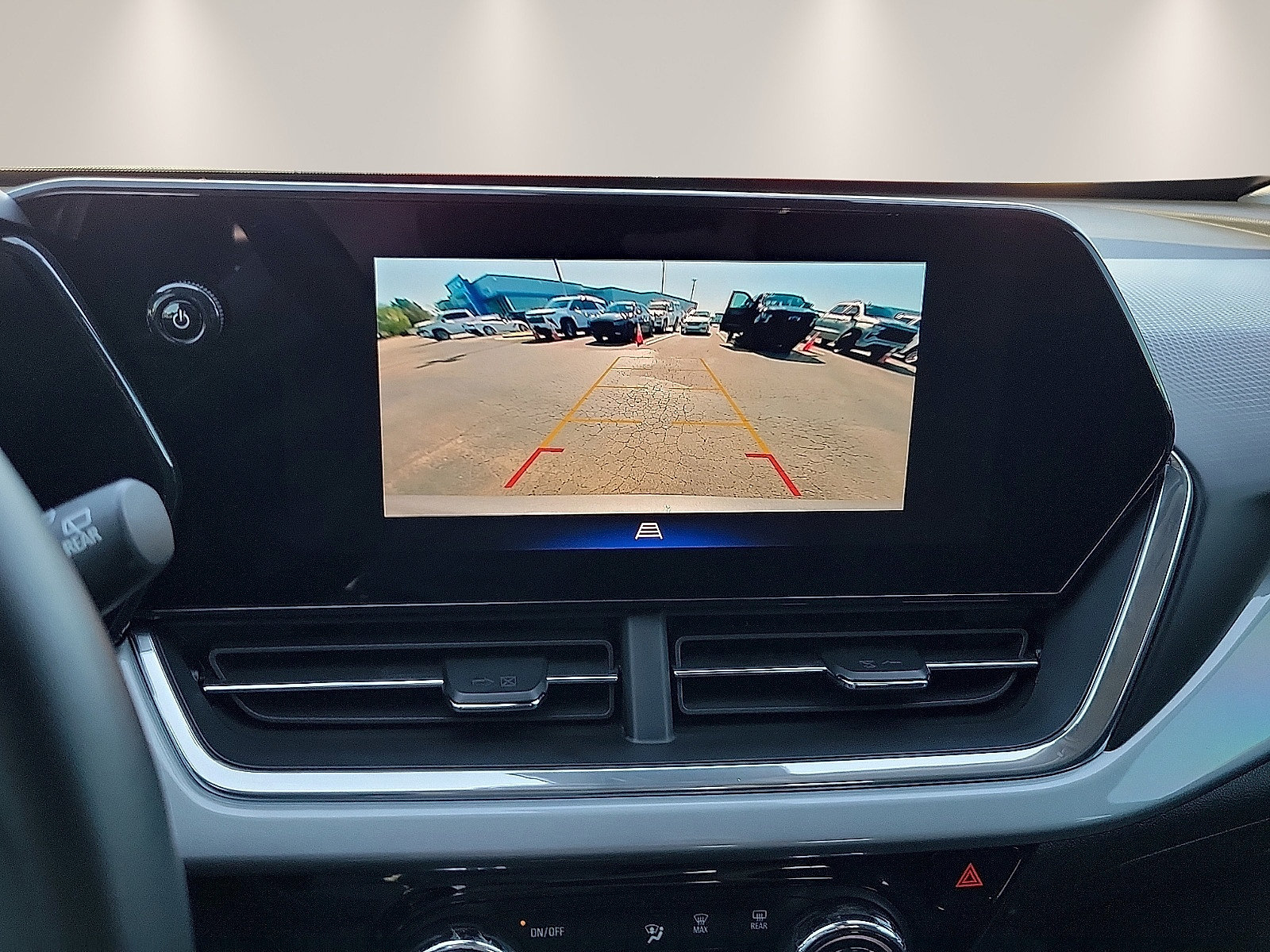 Used 2024 Chevrolet Trax LT w/ Driver Confidence Package FWD image 16