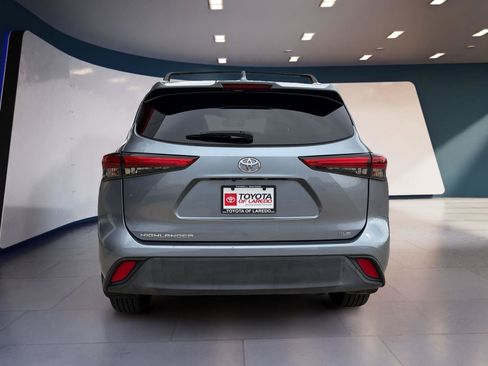 Used 2023 Toyota Highlander XLE image 4