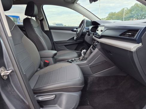 Used 2024 Volkswagen Taos SE w/ Panoramic Sunroof Package AWD/4WD image 30