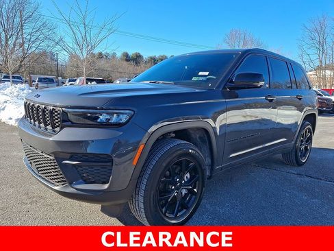 Used 2025 Jeep Grand Cherokee 4WD image 3