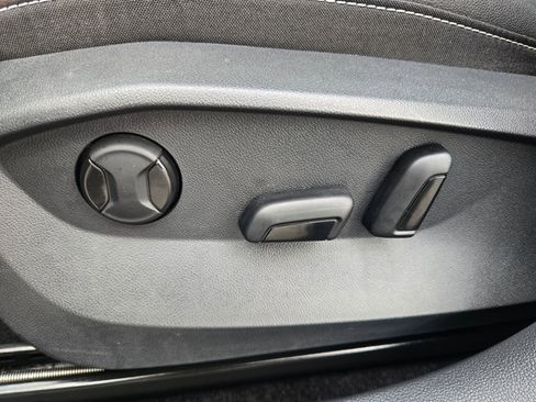 Used 2024 Volkswagen Taos SE image 22