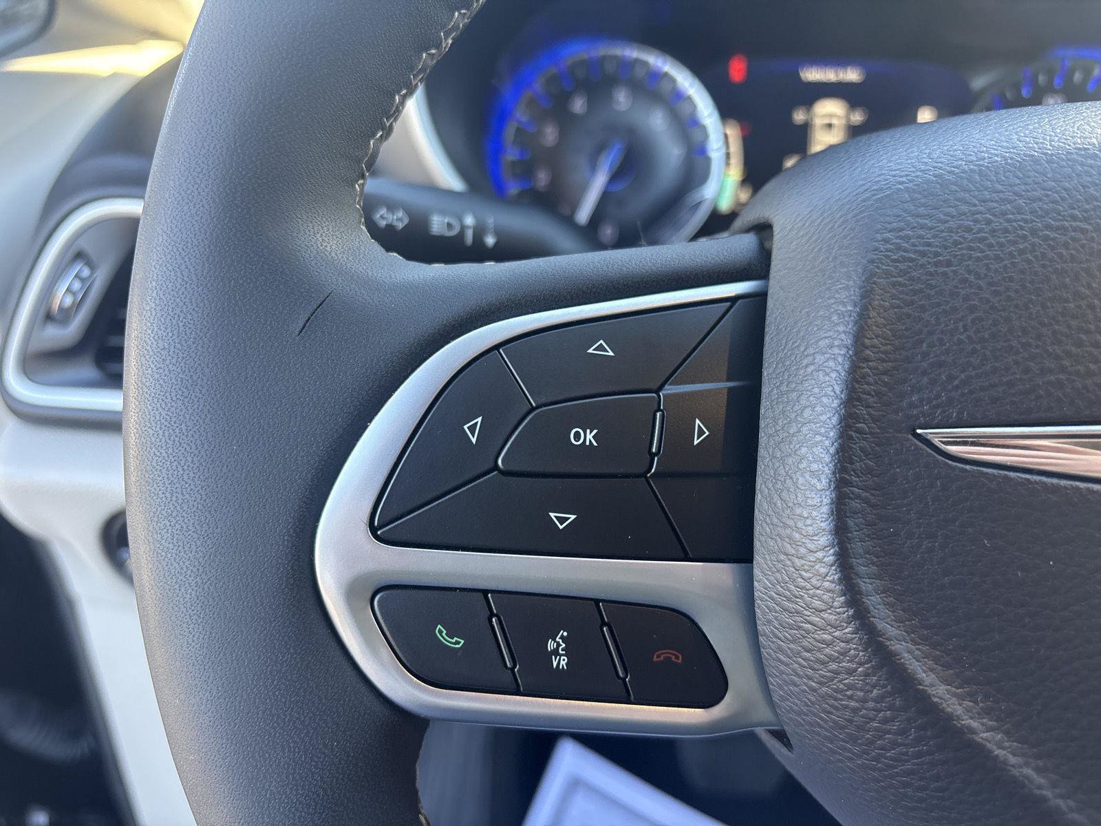 Used 2024 Chrysler Pacifica Touring-L FWD image 20