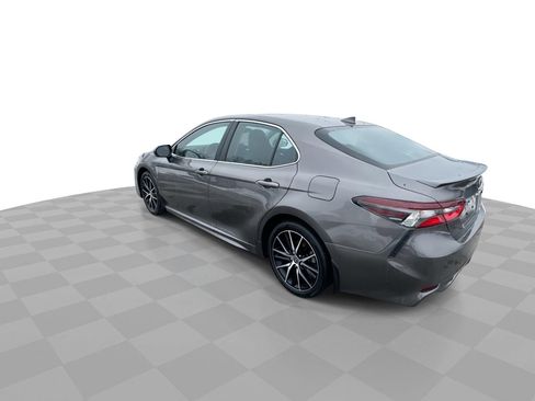 Used 2023 Toyota Camry SE image 6