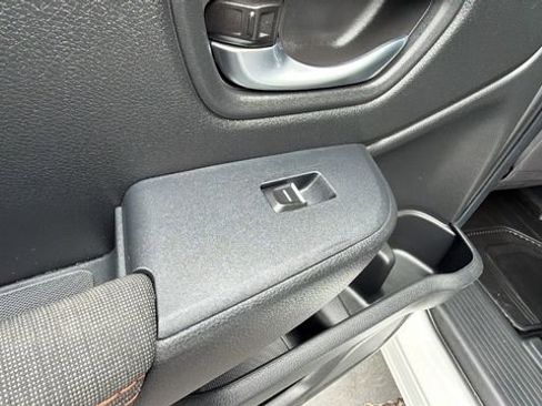 Used 2025 Honda Pilot Sport image 15