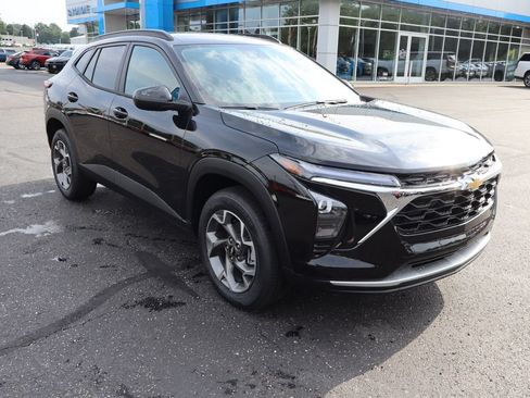 New 2026 Chevrolet Trax LT FWD image 2