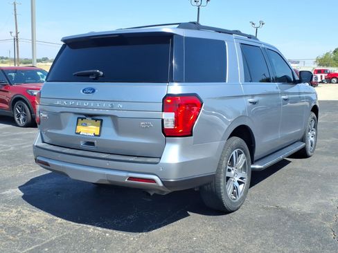 Certified 2023 Ford Expedition XLT RWD image 5