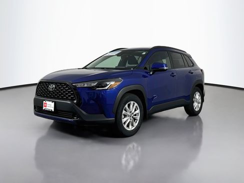 Certified 2022 Toyota Corolla Cross LE AWD/4WD image 3