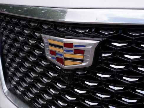 Used 2025 Cadillac Escalade ESV Premium Luxury w/ LPO, Floor Liner Package AWD/4WD image 3