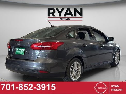 Used 2017 Ford Focus SE w/ Cold Weather Package image 17