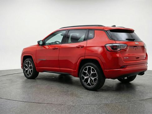 Used 2025 Jeep Compass Limited image 6