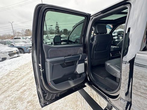 Used 2025 Ford F250 Platinum image 32