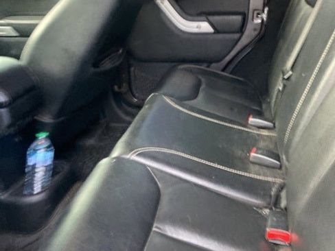 Used 2016 Jeep Wrangler Unlimited Rubicon image 25