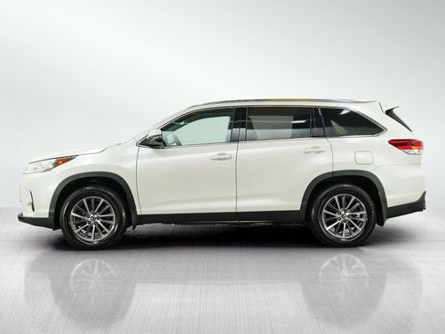 Used 2019 Toyota Highlander XLE AWD/4WD image 2