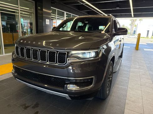 Used 2024 Jeep Wagoneer L Series II RWD image 1