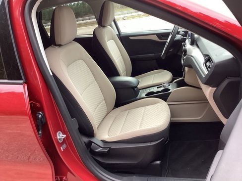 Used 2022 Ford Escape SE w/ SE Sport Appearance Package image 29