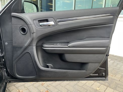 Used 2022 Chrysler 300 Touring image 29