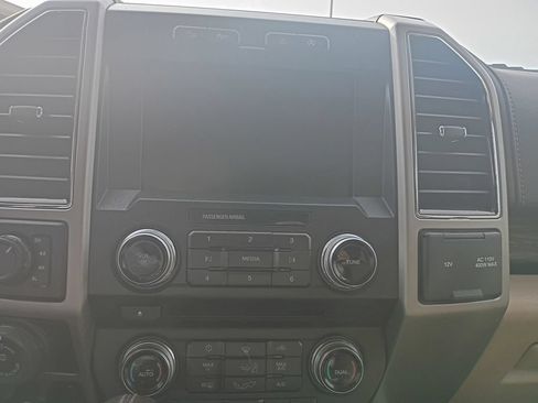 Used 2018 Ford F150 Lariat w/ Equipment Group 502A Luxury AWD/4WD image 25
