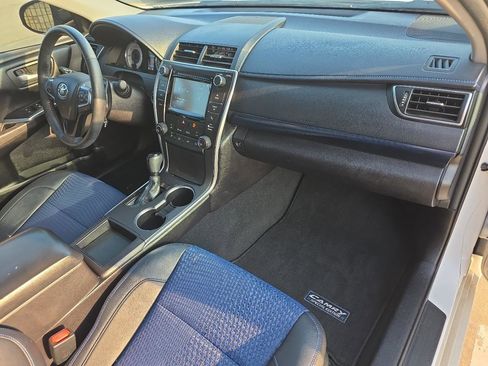 Used 2016 Toyota Camry SE image 21