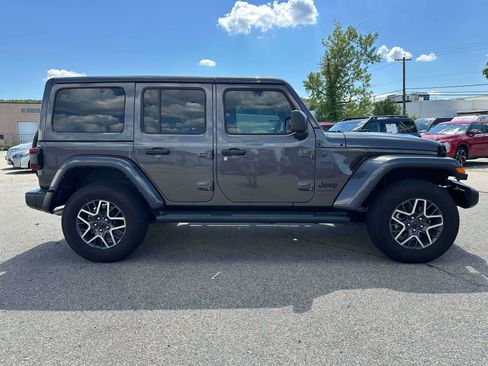 Used 2025 Jeep Wrangler Unlimited Sahara w/ Dual Top Group AWD/4WD image 6
