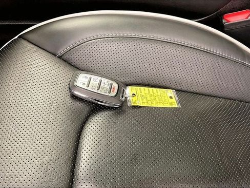 Used 2026 Chrysler Pacifica Limited FWD image 14