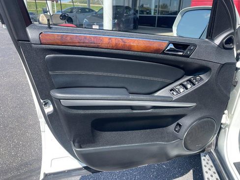 Used 2010 Mercedes-Benz GL 550 4MATIC image 22