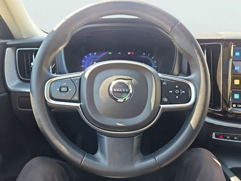 Used 2023 Volvo XC60 B5 Core image 30